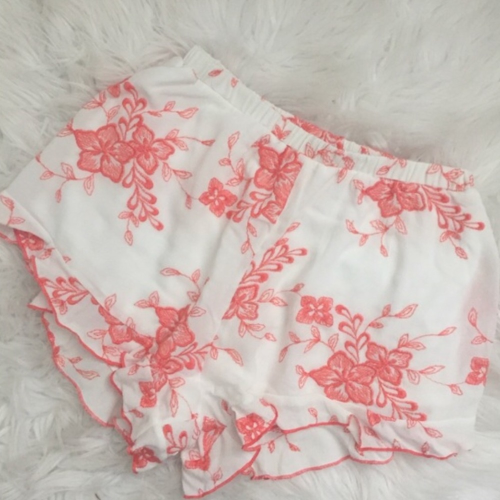 Adorable floral shorts!